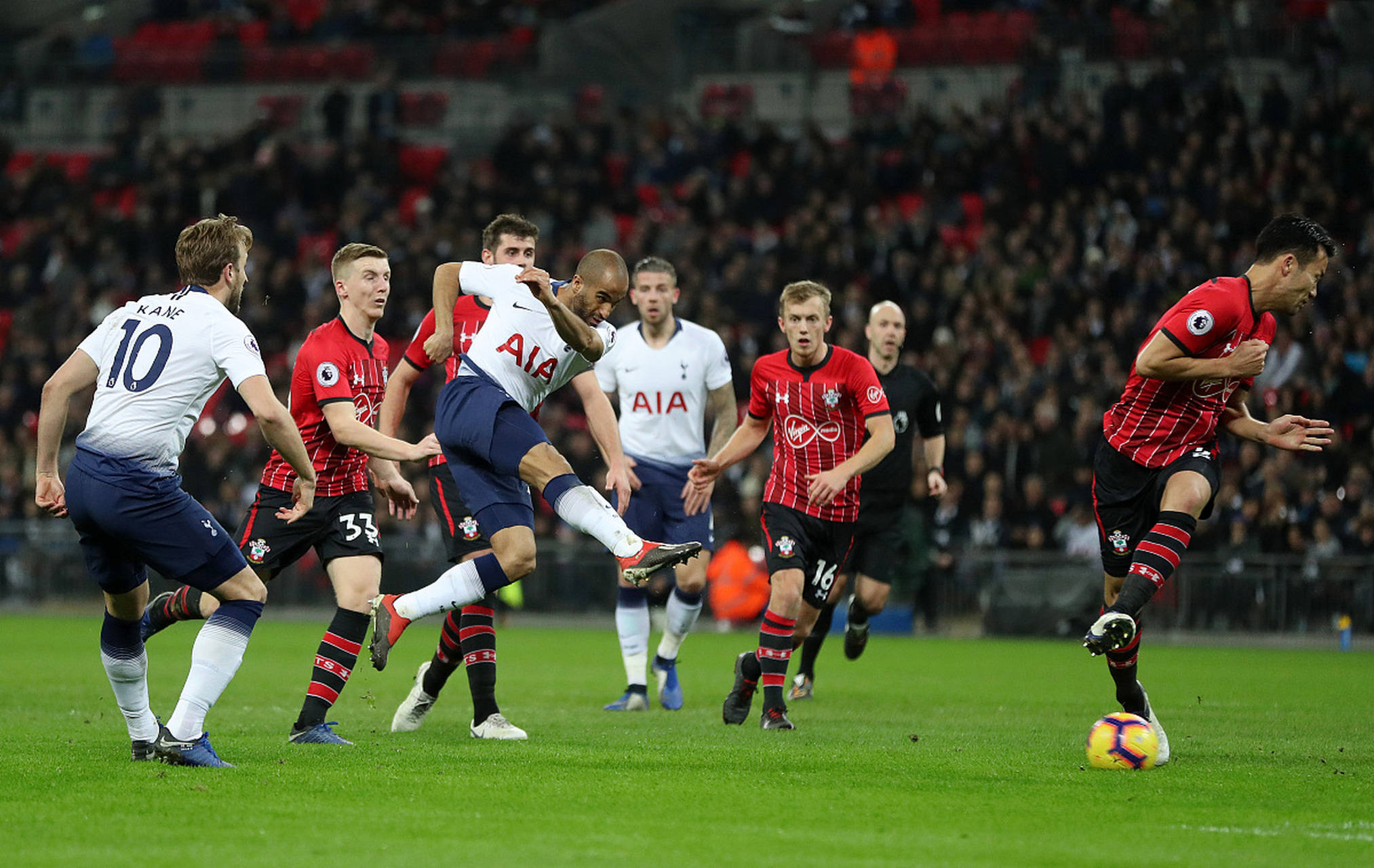 崭露头角的 崭露头角的