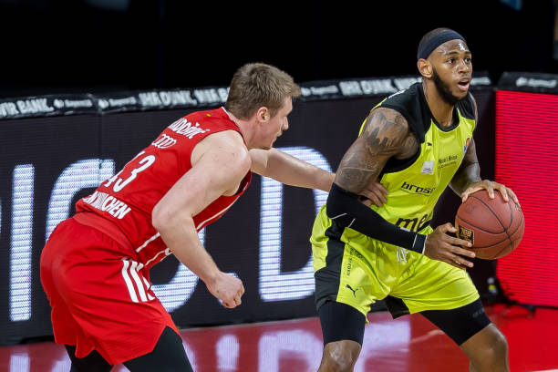 更带动了球 更带动了球